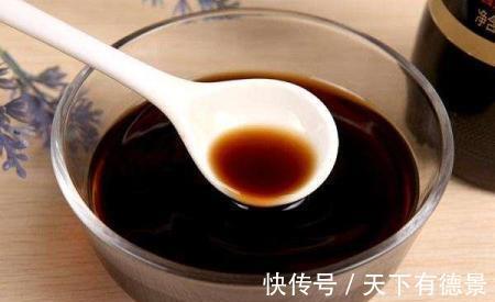 喷洒|养花,对花卉喷洒适量的醋溶液,能使植物花卉长得旺盛,开花艳丽