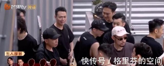 黄贯中|13岁辍学打工，18岁为人伴舞，54岁的陈小春跟电影里很不一样