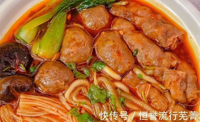 香辣过瘾,麻辣肥牛菌蔬煲,好吃到爆!香辣过瘾,麻辣肥牛菌蔬煲,好吃到爆!