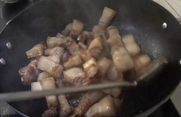 红烧肉怎么做最香?大厨透露:多做1步,软糯又够味,特别好吃