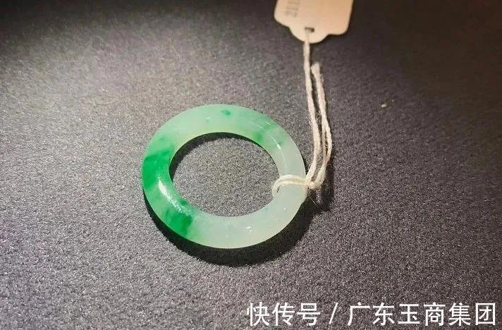 翡翠|四种小众又好看的翡翠手饰，没戴过就太遗憾了