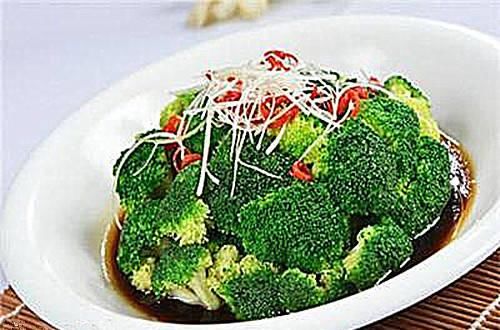 维C是番茄的6倍，每天吃一盘，晒黑补回来，白皮肤怎么都好看