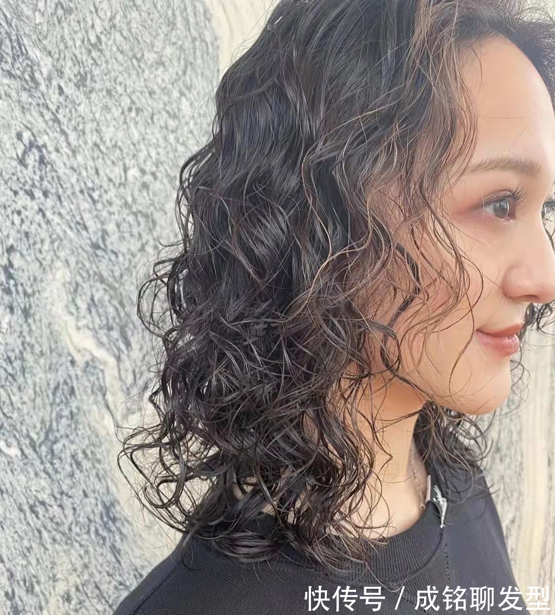 卷发|这种烫法才是真正的免打理,20~60岁都适合的卷发,随意又自然