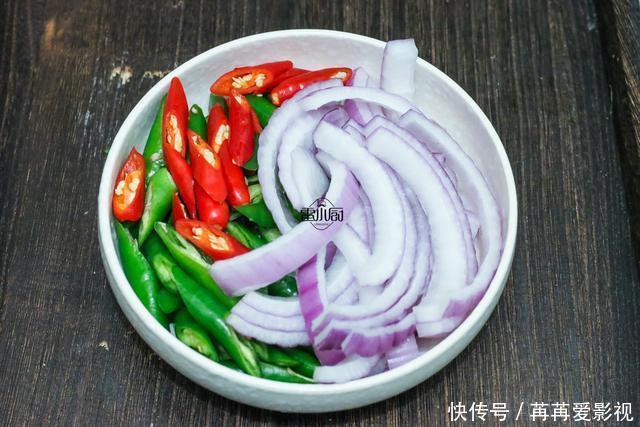 猪身上最好吃的部位当属它了,一上桌就被抢着吃,味道100个赞!