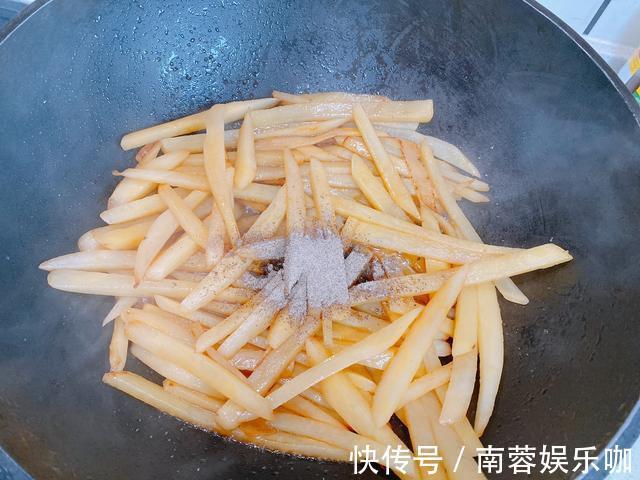 土豆泥|土豆最好吃最简单的做法,鲜香入味,成本不到1块钱,比肉还好吃