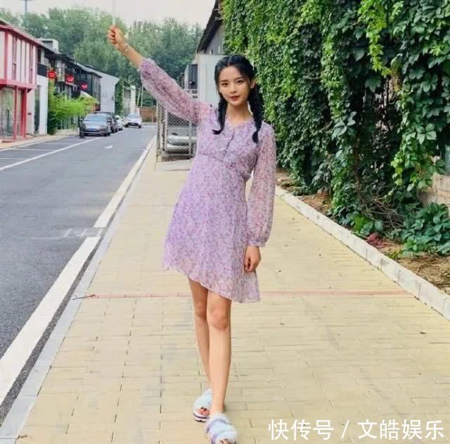 还在嫌弃碎花裙土气教你3招碎花穿出高大上,明星都上头