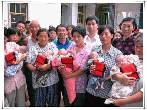 亲戚|孕妈怀5胞胎受宠，生下5个女儿后，亲戚探望说的话让人不是滋味