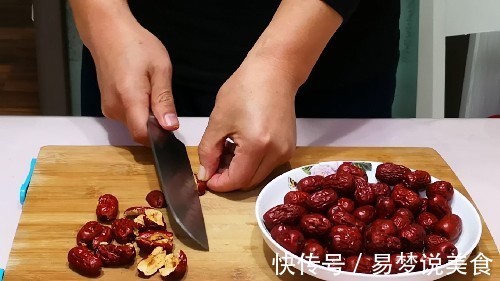 不加任何添加剂,枣香味浓郁,不粘香甜喧软的枣糕,不塌锅不回缩