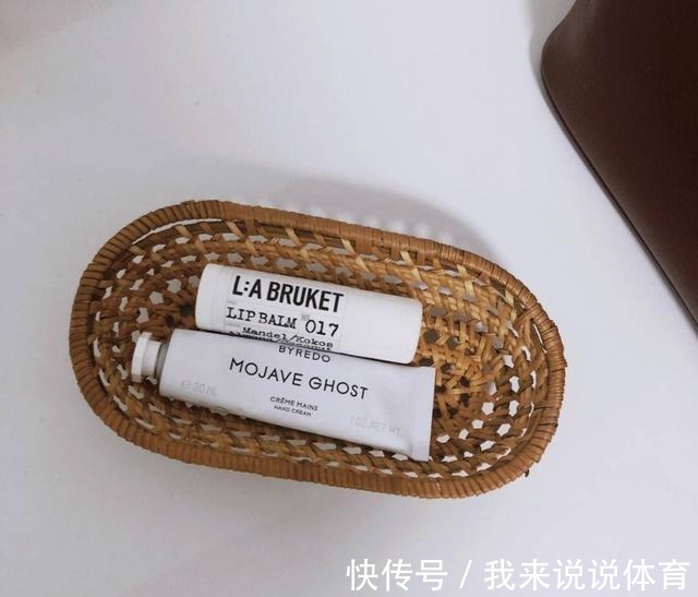 润唇膏|总有一些很微小的细节,比外形更能决定我们的气质!