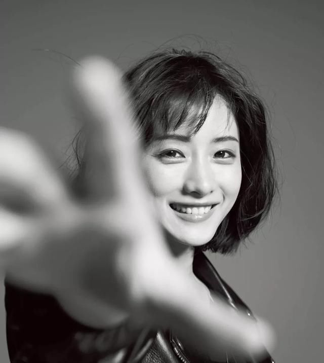 奔四的女人这样搭，今夏流行这种短发，不仅减龄还时尚