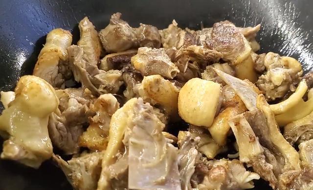 我家|鸭肉我家10次有9次这样做,麻辣爽口,胃口大开,吃完直呼过瘾