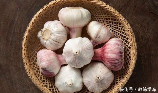 大蒜怎么保存才能不发芽大厨分享小妙招，简单实用，收藏了