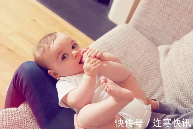 动作|5个信号,暗示宝宝大脑发育很棒,看看你家孩子中了几个