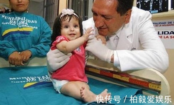 综合症|女童出生便患有美人鱼症,喜欢在水里的感觉,用乐观战胜缺陷