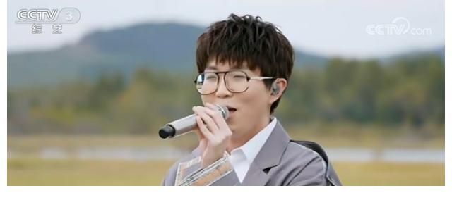 毛不易|毛不易：田间地头送欢笑，国庆节赴塞罕坝开演唱会慰问一线劳动者