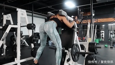 极致|加拿大金发尤物告诉你,将腰臀比练到极致,157有170的气场