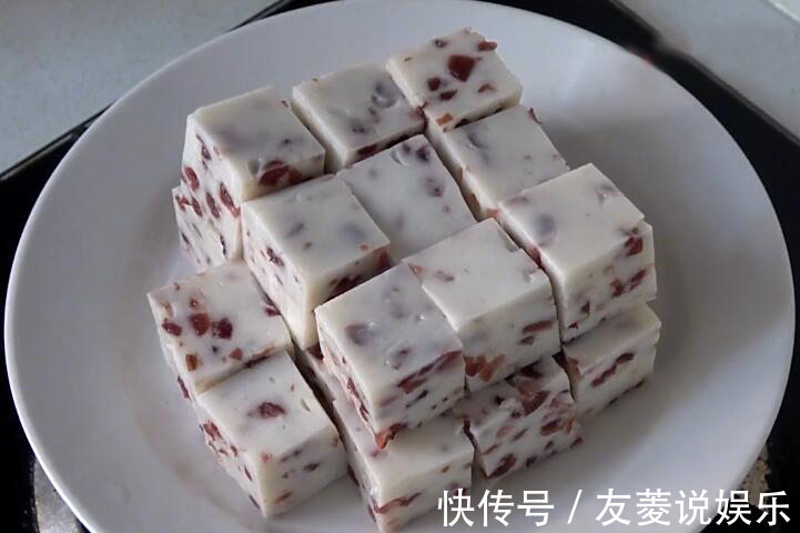 一包牛奶,半碗淀粉,锅中一搅,清凉可口又香甜,比冰淇淋好吃