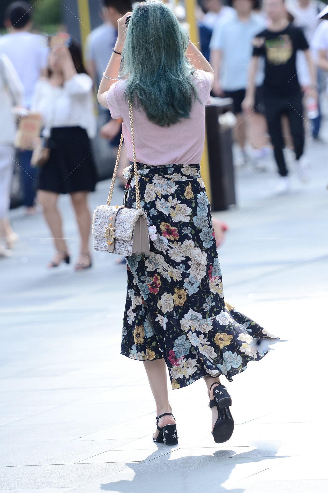 上衣|皮粉色上衣, 搭配黑色碎花裙, 青春美丽