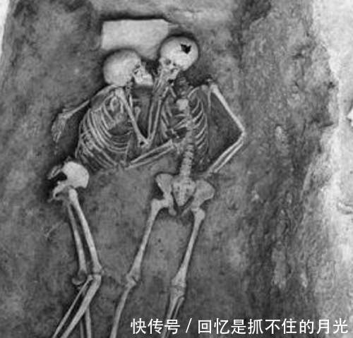 骸骨|情侣死前深情拥吻，这一吻持续了2800年，使无数爱好者着迷