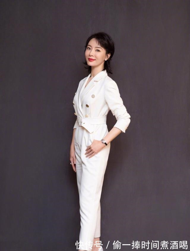 西装裤 不懂“小白裤”请别乱穿,它的最美搭配在这里,高级洋气又显气场