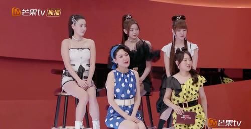 黄晓明缺席二次公演，那英还是没有选择张柏芝，姐姐2集体过大年