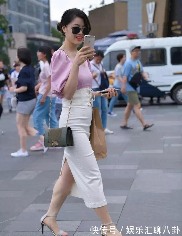 内衣|走在街上的连衣裙美女很容易引人注目,非常好