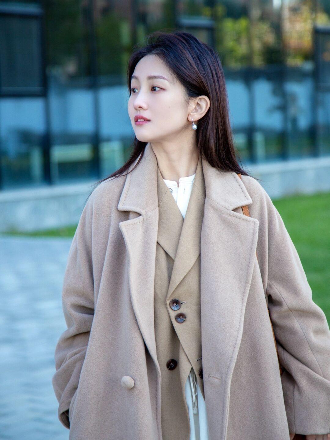 时尚博主|忽冷忽热的季节不知道穿什么?一件毛呢大衣全搞定