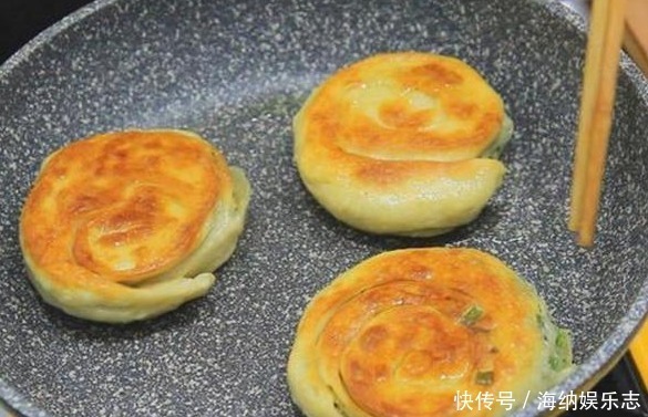 最近这面食火了,家里有面粉就能做,外酥里软,比鸡蛋饼还好吃