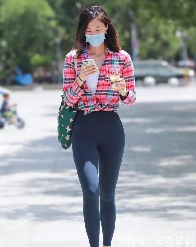 丰腴 丰腴紧致的瑜伽裤美女,显得风度翩翩,高雅气质!