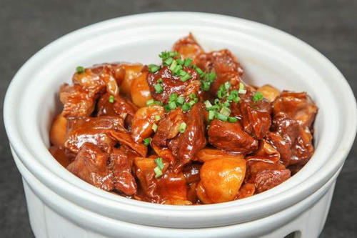 牛肉|炖牛肉还用焯水吗？20年大厨教你一招，牛肉软烂不柴，鲜美无腥味