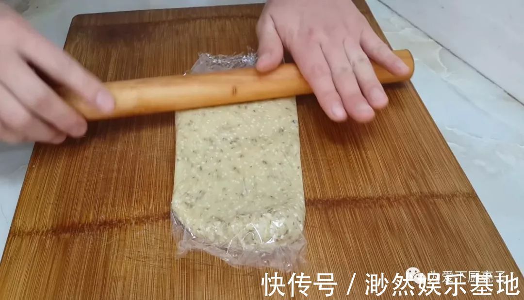 以后面粉就这么做,加2个鸡蛋,不烙饼不蒸馍,香甜酥脆上桌秒光