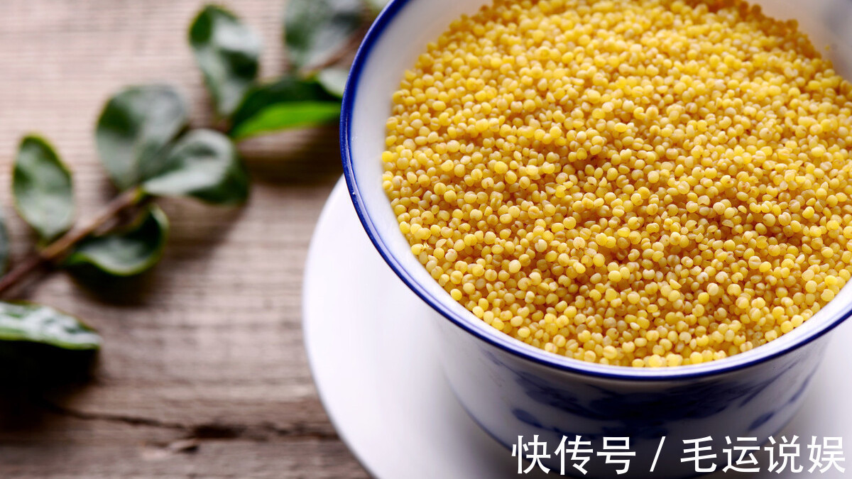 熬小米粥时,牢记3个窍门,香浓黏稠,还特别容易出米油!
