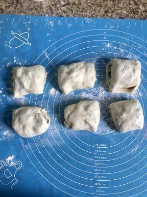 这种三角饼卖的都很贵，教您在家做，外酥里软，咬一口酥掉渣