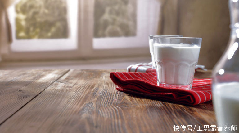 营养物质|研究发现喝牛奶会增加死亡风险！事实果真如此吗？怎么喝更安全？