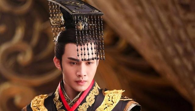 鸡蛋|帝王生病要吃公鸡蛋治病,臣子无可奈何,小孩用七个字轻易破解