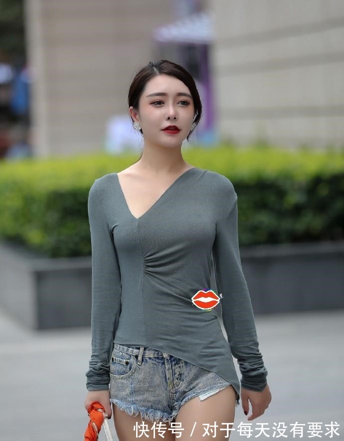 跑风|贵妇为了“跑风”,在衣服上“剪一刀”,看起来不仅跑风还很时尚