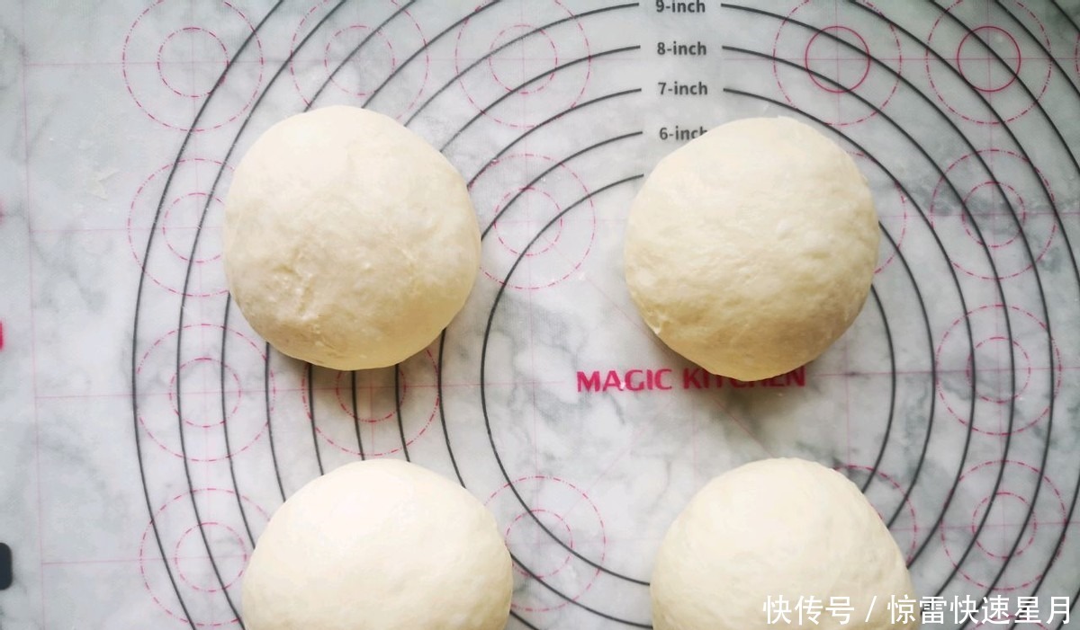 这款蛋黄肉松面包,柔软又香甜,吃过的人都说好!