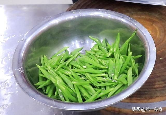 四季豆|厨师长教你饭店腊肠炒芸豆做法，满满都是小技巧，清脆可口又简单