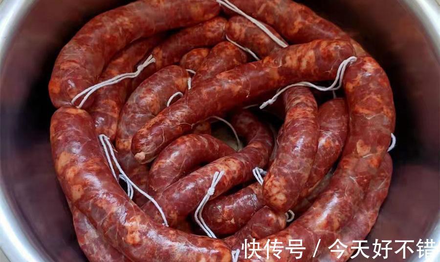 初冬灌肠季,教你几十年的配方,香肠鲜香好吃不长霉,放1年不坏
