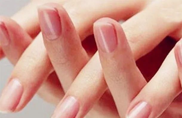 中指|手有这“4种变化”,提醒你“大病”来了,需尽早就医,千万别拖