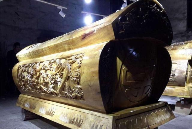 对联|棺材铺门口有副千年绝对,上联“人无千岁寿”,下联让人赞不绝口