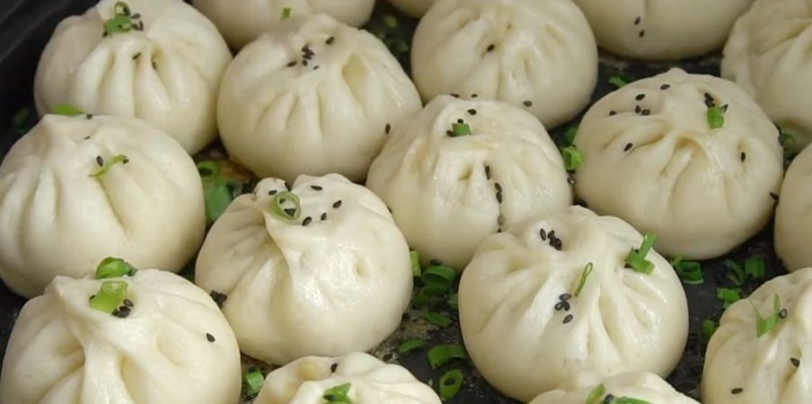 干面粉|肉包子不用蒸，教你简单这样做，皮薄馅嫩又多汁，连吃8个不过瘾