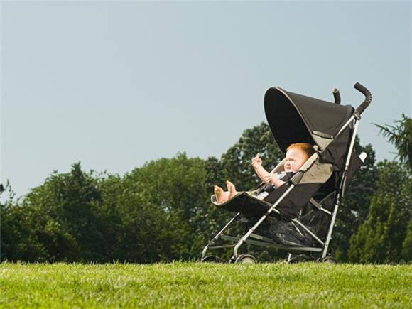 变形|6个月宝宝“脊柱变形”,责任在于奶奶,罪魁祸首是“婴儿车”