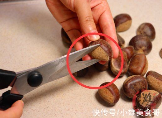 去壳|板栗去壳原来这么简单,教你一招,几分钟剥一大盘,又快又完整