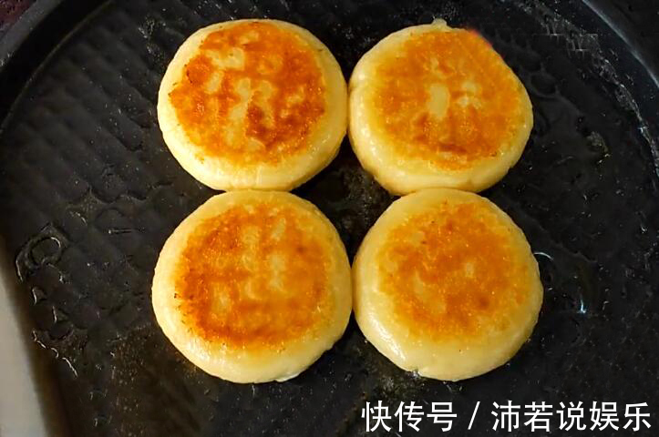 此饼是女儿最爱吃的早餐,隔三差五吃一回,补脑补钙又增高