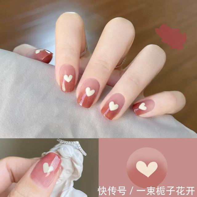 新年美甲也要“换新装”,紫色碎钻迷人梦幻,还有它像星空般闪耀