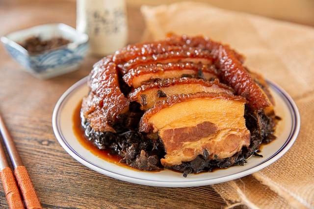 年夜饭必备梅菜扣肉，掌握3点，能出虎皮，而且肥而不腻入口即化