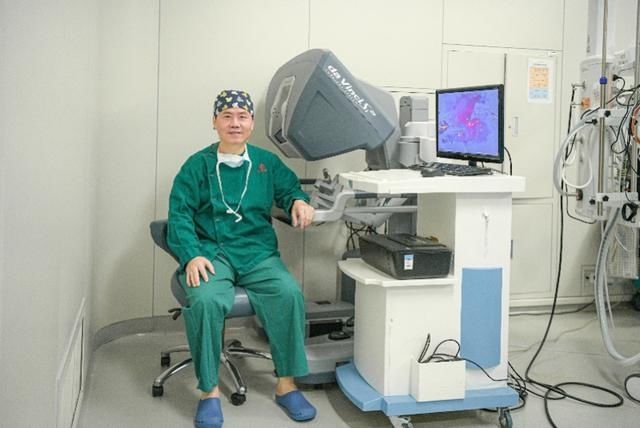 附属第一医院|开五个小孔便能在七大脏器上动刀，成功切除七处肿瘤