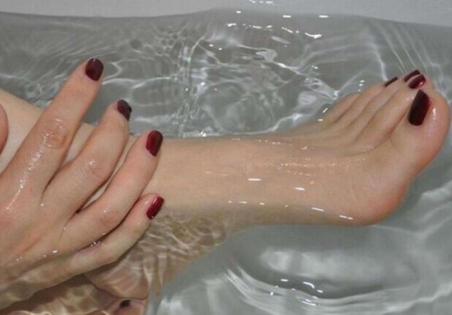 湿气|泡脚时在水里撒一把,轻松“逼出”体内湿气,促进血液循环
