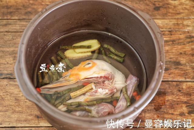 做法|入冬之后此汤别错过，比吃牛羊肉强，做法简单特别适合上班的你